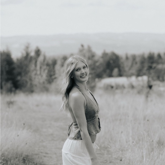 Meet your Posher, Emilia - Picture 3 of 4